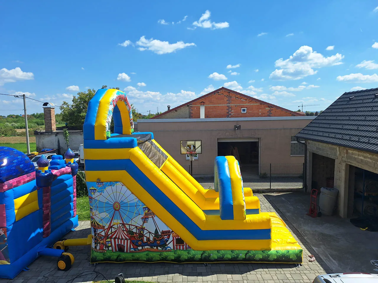 Lunapark — dvorac na napuhavanje za najam u Zagrebu, za djecu do 11 godina, 4 × 7 m