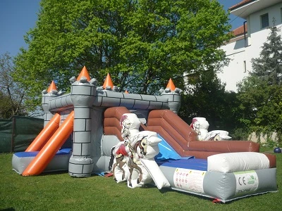 Sivi dvorac — dvorac na napuhavanje za najam u Zagrebu, za djecu do 8 godina, 3,7 × 5,9 m